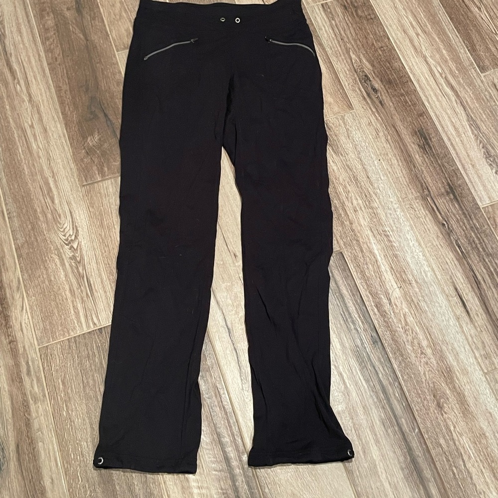 Athleta size small black leggings, zip pockets GUC B2